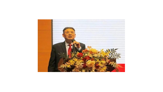 柴時(shí)鐘：校長教育思想對學(xué)校的發(fā)展至關(guān)重要