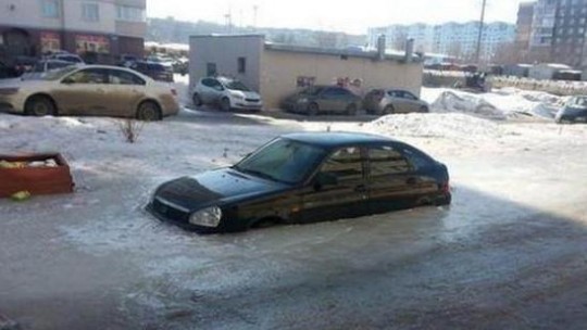車主將車隨意停放一宿，第2天車就變成這樣？保險(xiǎn)公司都不予賠償