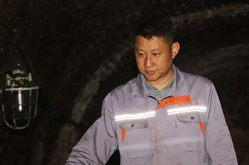 河南安陽退役軍人李文龍：擦亮軍人底色 心有情懷勇?lián)? class=