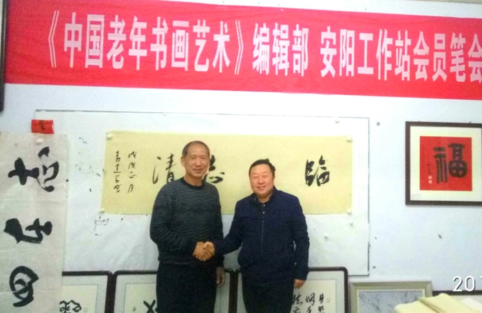 安陽市文聯(lián)主席、書協(xié)主席李建學(xué)、代表書協(xié)親切慰問老藝術(shù)家
