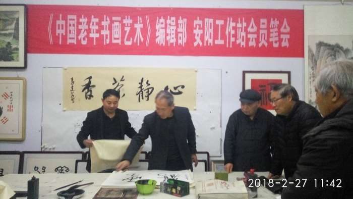 安陽市文聯(lián)主席、書協(xié)主席李建學(xué)、代表書協(xié)親切慰問老藝術(shù)家