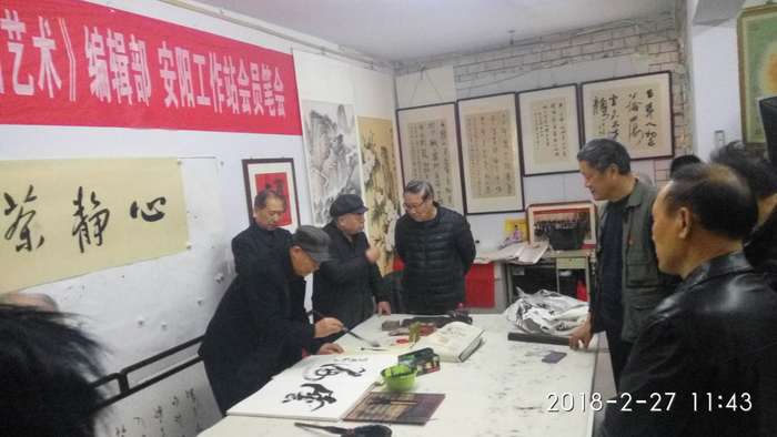 安陽市文聯(lián)主席、書協(xié)主席李建學(xué)、代表書協(xié)親切慰問老藝術(shù)家