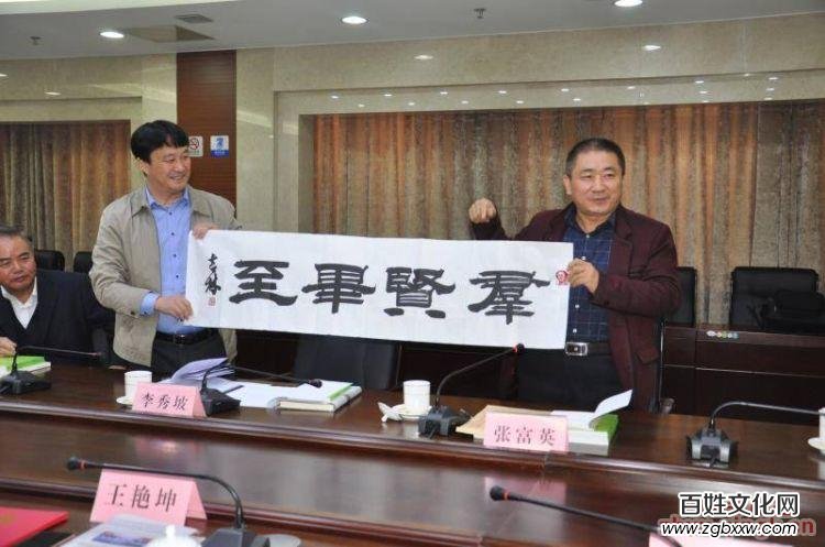 《作家報》總編張富英向家鄉(xiāng)陽信捐贈文學書籍