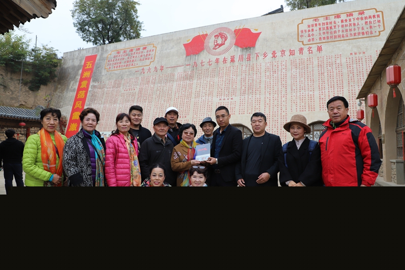 CCTⅤ欄目運(yùn)營總監(jiān)劉嘉有，帶隊(duì)紅色經(jīng)典輕騎兵藝術(shù)團(tuán)延安行