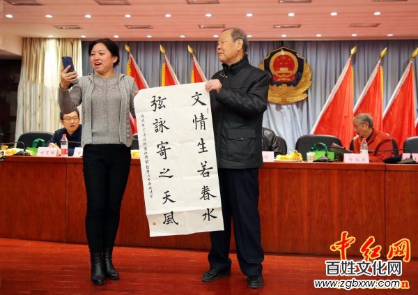 著名軍旅詩(shī)人殷德江詩(shī)歌創(chuàng)作60年作品研討會(huì)在京召開——德性光耀大地昭齊魯子弟文品，江河情激浪花揚(yáng)軍旅老兵詩(shī)才（組圖）