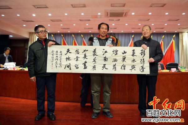 著名軍旅詩(shī)人殷德江詩(shī)歌創(chuàng)作60年作品研討會(huì)在京召開——德性光耀大地昭齊魯子弟文品，江河情激浪花揚(yáng)軍旅老兵詩(shī)才（組圖）