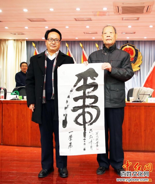 著名軍旅詩(shī)人殷德江詩(shī)歌創(chuàng)作60年作品研討會(huì)在京召開——德性光耀大地昭齊魯子弟文品，江河情激浪花揚(yáng)軍旅老兵詩(shī)才（組圖）