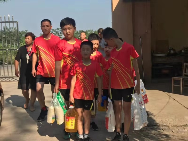 陽(yáng)光少年隊(duì) 愛心公益行