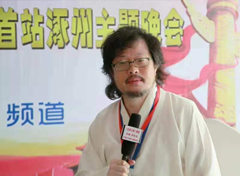京視網(wǎng)手機(jī)臺(tái)《發(fā)現(xiàn)之旅》頻道“祖國(guó)在我心中”主題晚會(huì)在涿州舉辦，全場(chǎng)高歌“我和我的祖國(guó)”引爆中秋之夜