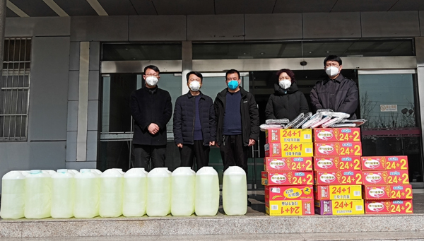 安陽愛心企業(yè)家董國賓再次捐贈(zèng)消毒液獻(xiàn)愛心