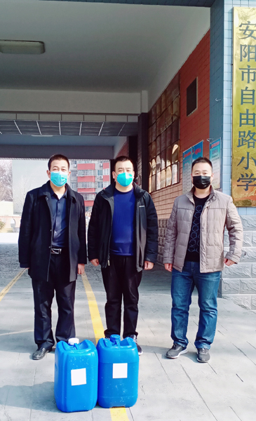 安陽愛心企業(yè)家董國賓再次捐贈(zèng)消毒液獻(xiàn)愛心