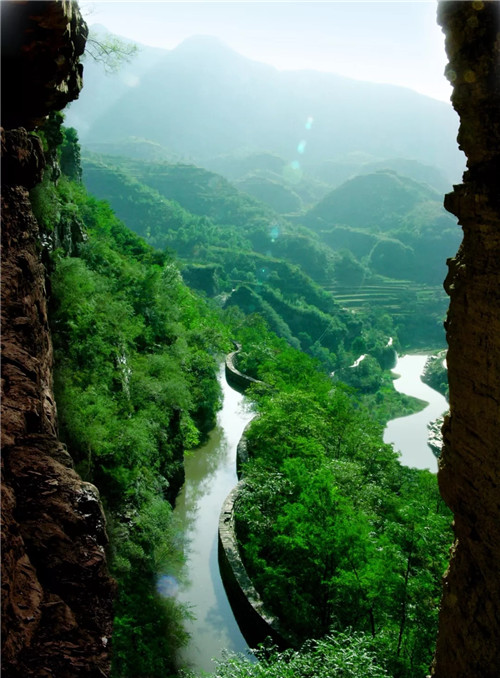 紅旗渠風(fēng)景區(qū)有序開(kāi)放 迎來(lái)首批游客