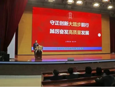 柴時(shí)鐘：校長教育思想對(duì)學(xué)校的發(fā)展至關(guān)重要