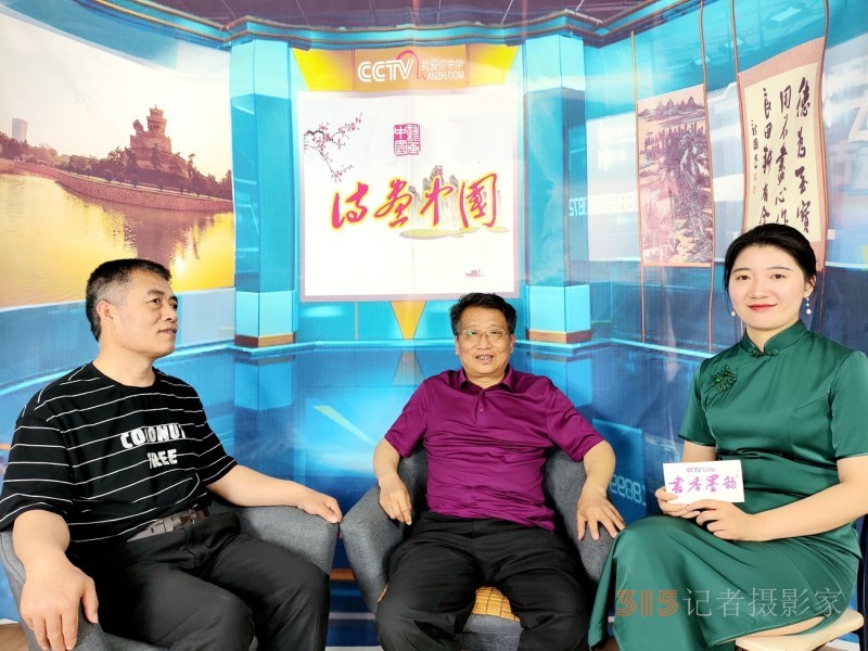 但愿人間多雅韻 不辭艱巨奏心弦——詩書融媒體人笑琰、李月夫婦印象