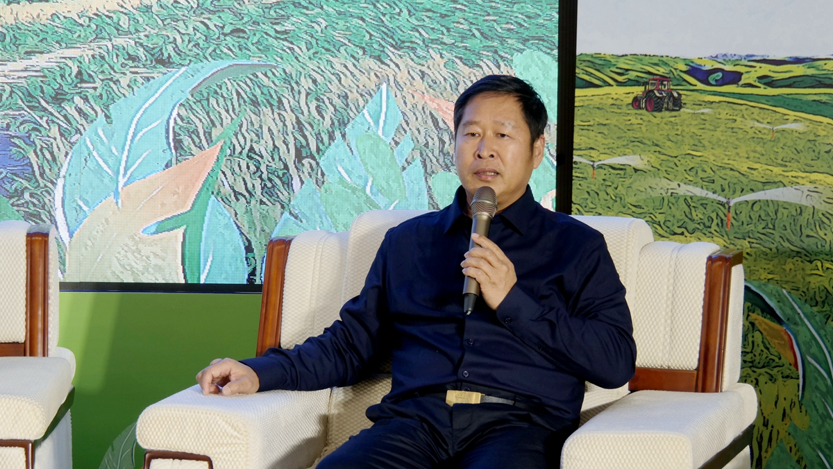 碳?xì)淇萍佳芯吭涸洪L(zhǎng)高光林出席內(nèi)蒙古2023智慧鏈和鄉(xiāng)村振興論壇