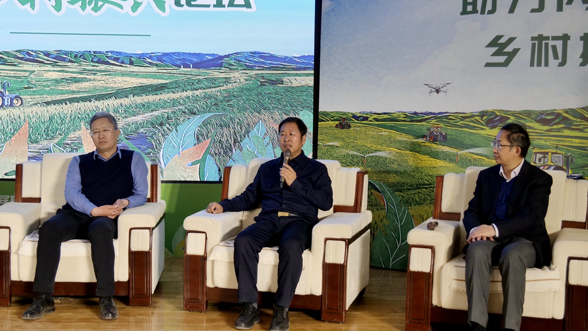 碳?xì)淇萍佳芯吭涸洪L(zhǎng)高光林出席內(nèi)蒙古2023智慧鏈和鄉(xiāng)村振興論壇