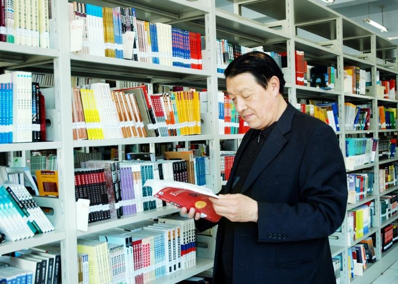第二屆中國當(dāng)代實力派優(yōu)秀作家 房國東