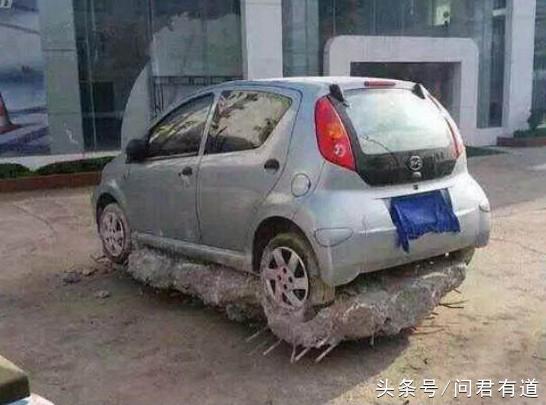 車主將車隨意停放一宿，第2天車就變成這樣？保險公司都不予賠償