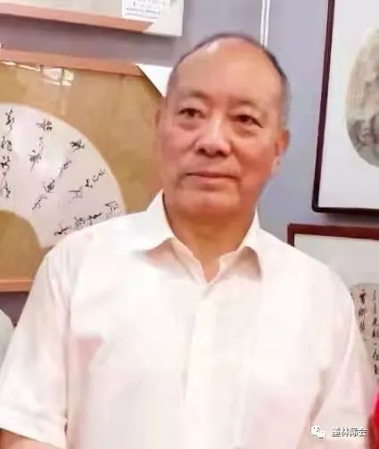 獨(dú)標(biāo)風(fēng)骨藝壇上，濯古來新成一家---沈鴻根先生訪談