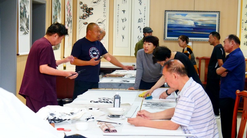 中華靳氏部分書畫名家南太行寫生創(chuàng)作暨第四屆藝術研討會在王莽嶺三寶山莊舉行